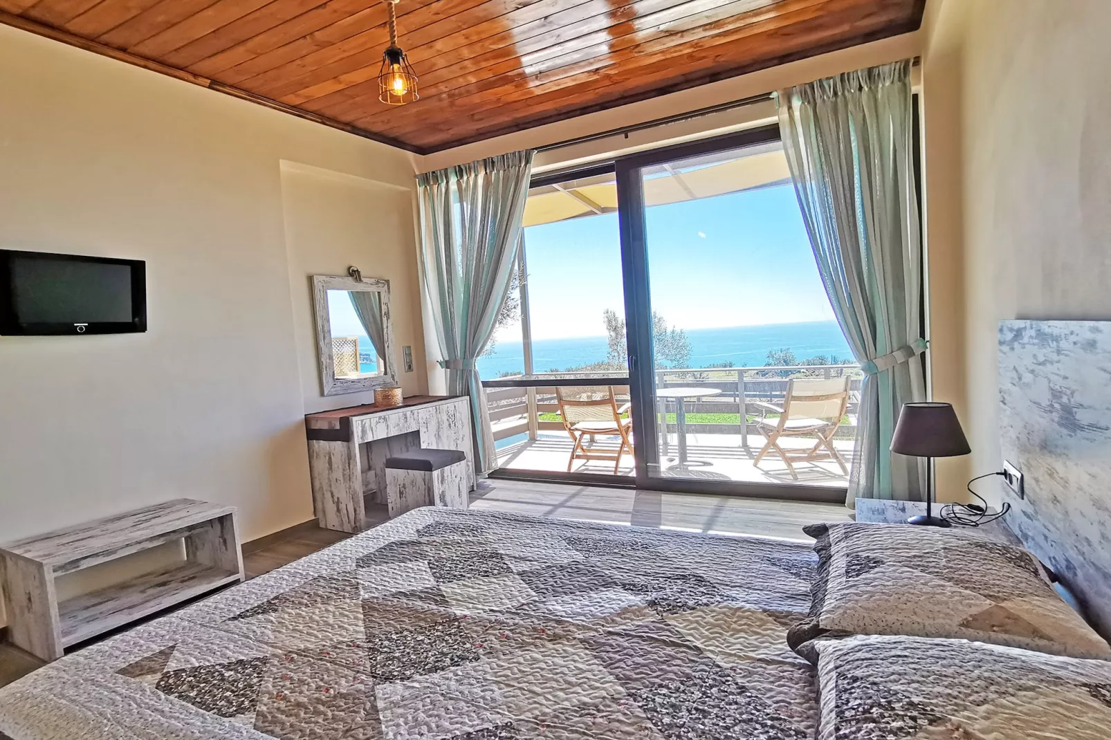 Souda Bay Cottage-Bedroom