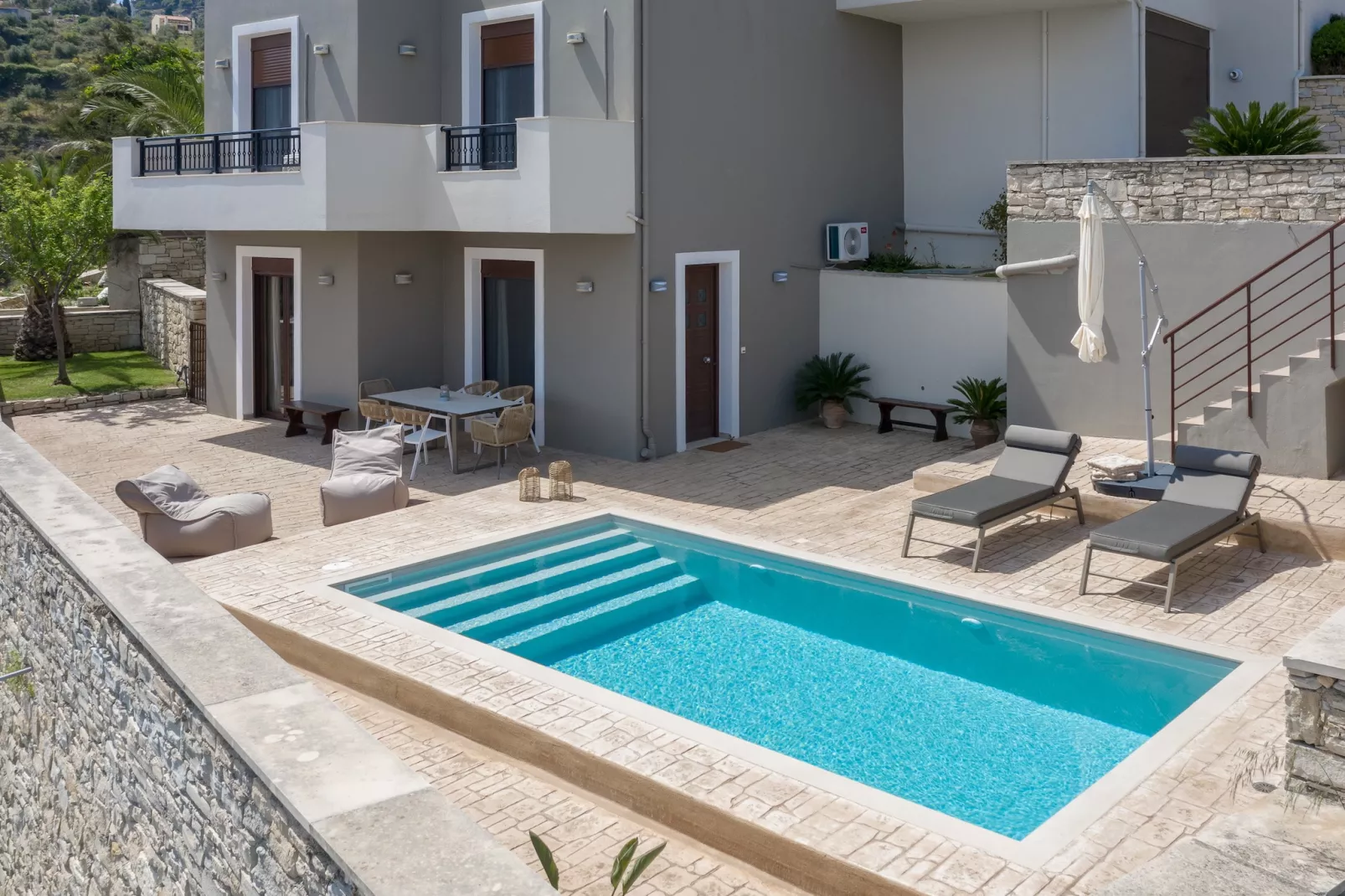 Villaki-Pool