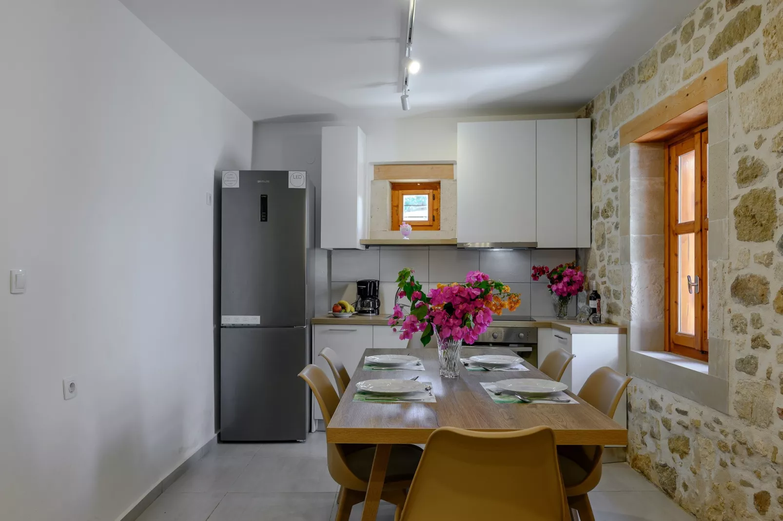 View Mare Maroulas-Dining room