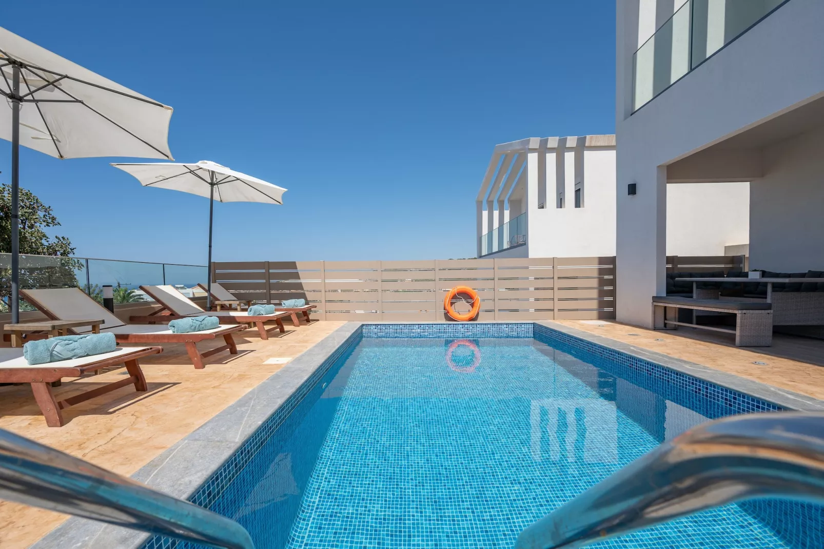 Nevelo Pearl-Pool