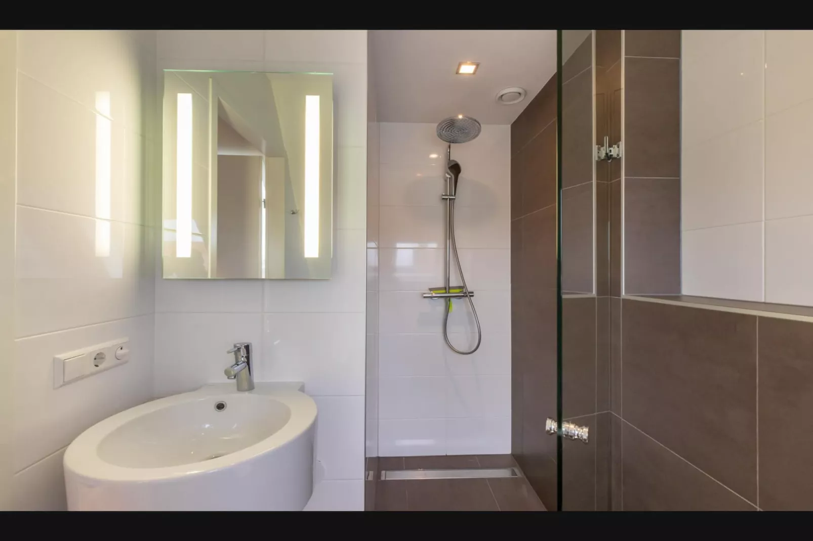 Studio / Appartement Langstraat 29C Zoutelande 2 Personen  Strandvakantie Zeeland-Bathroom