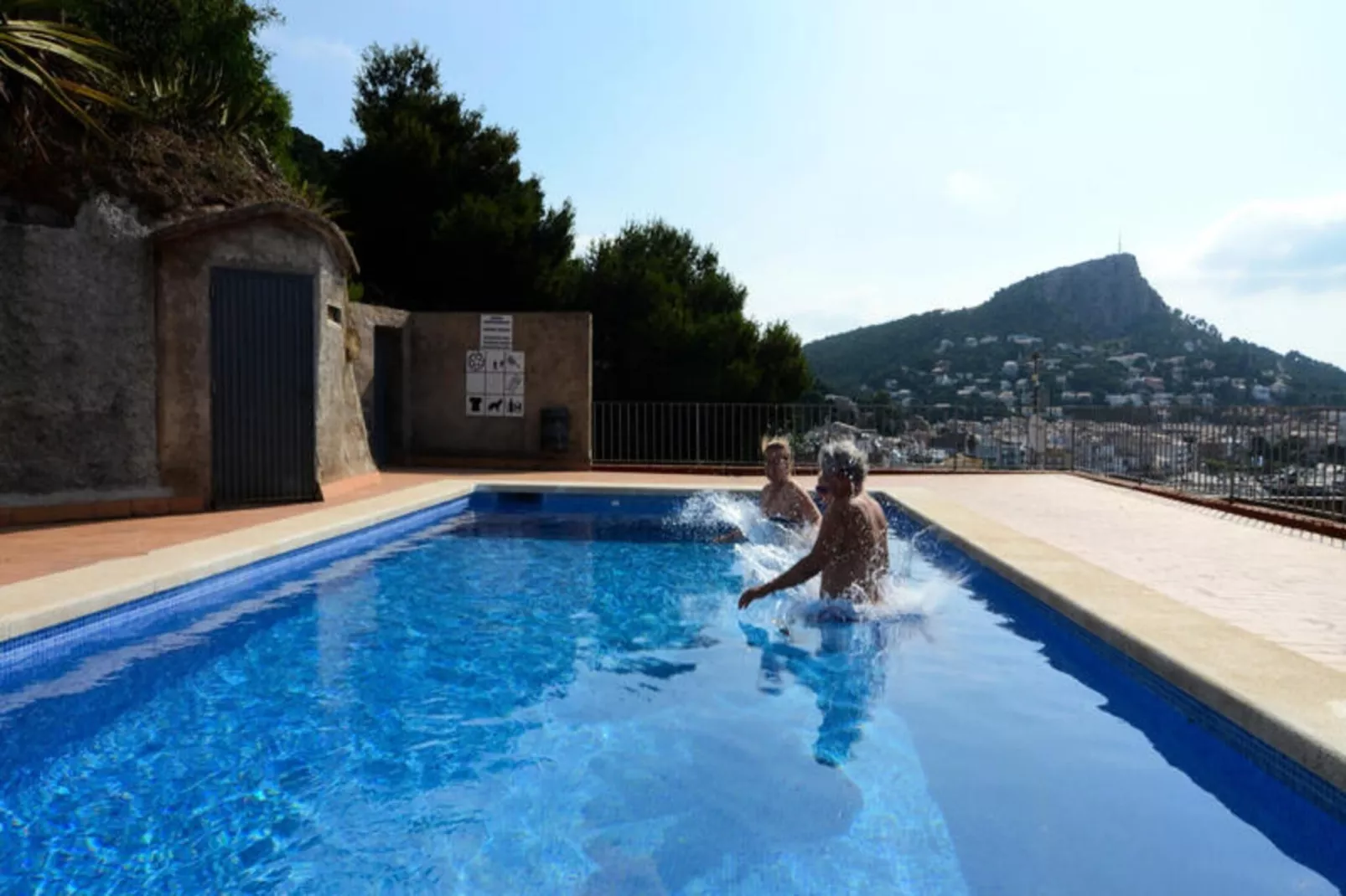 Studio à L'Estartit-Schwimmbad