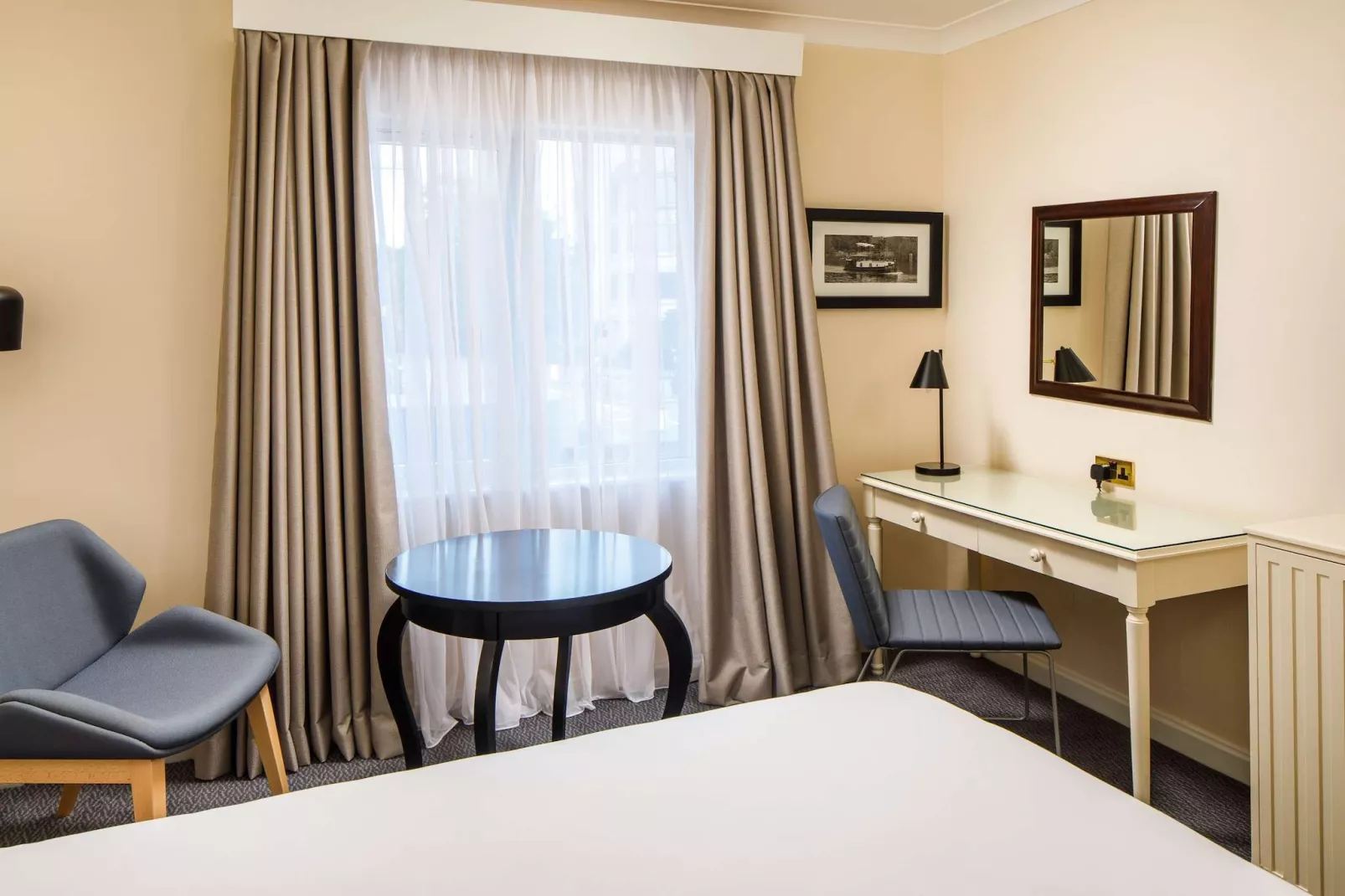 Classic Double  Staines ex Mercure-Bedroom
