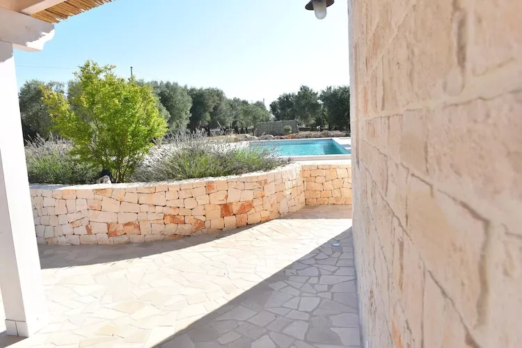 Villa Trulli dell'amore mit beheiztem Pool in Ostuni-Außenbereich Sommer