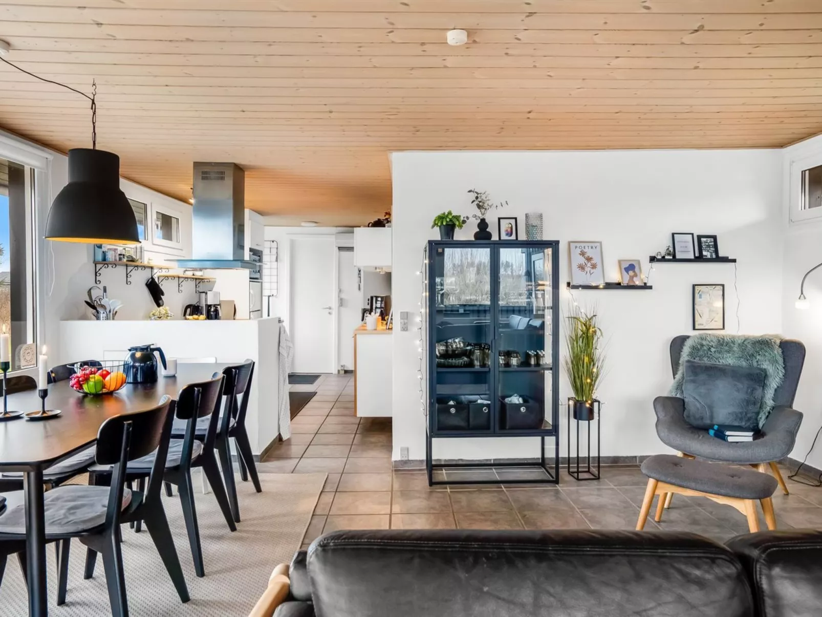 "Erblin" - 400m from the sea-Inside