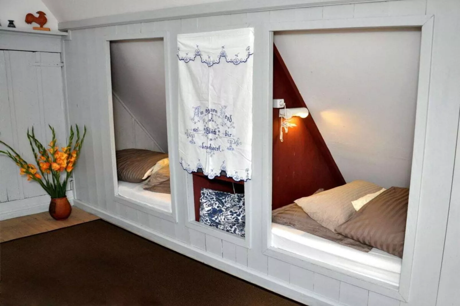 66769-Bedroom