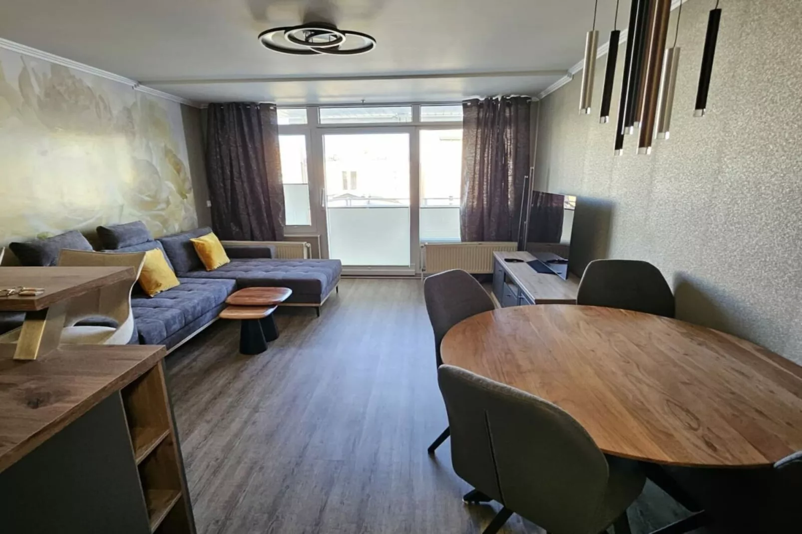 518749-Dining room