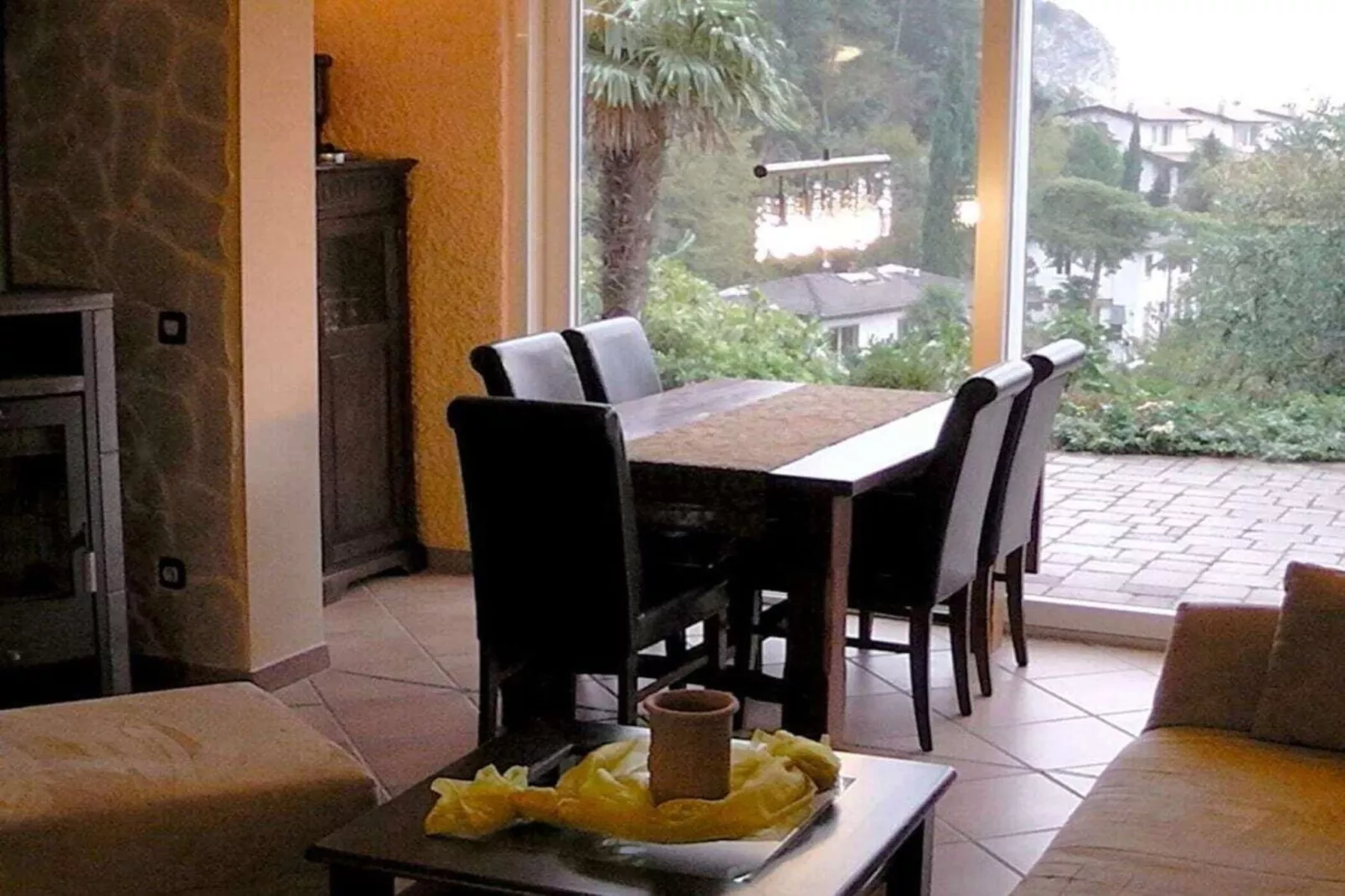 402964-Dining room