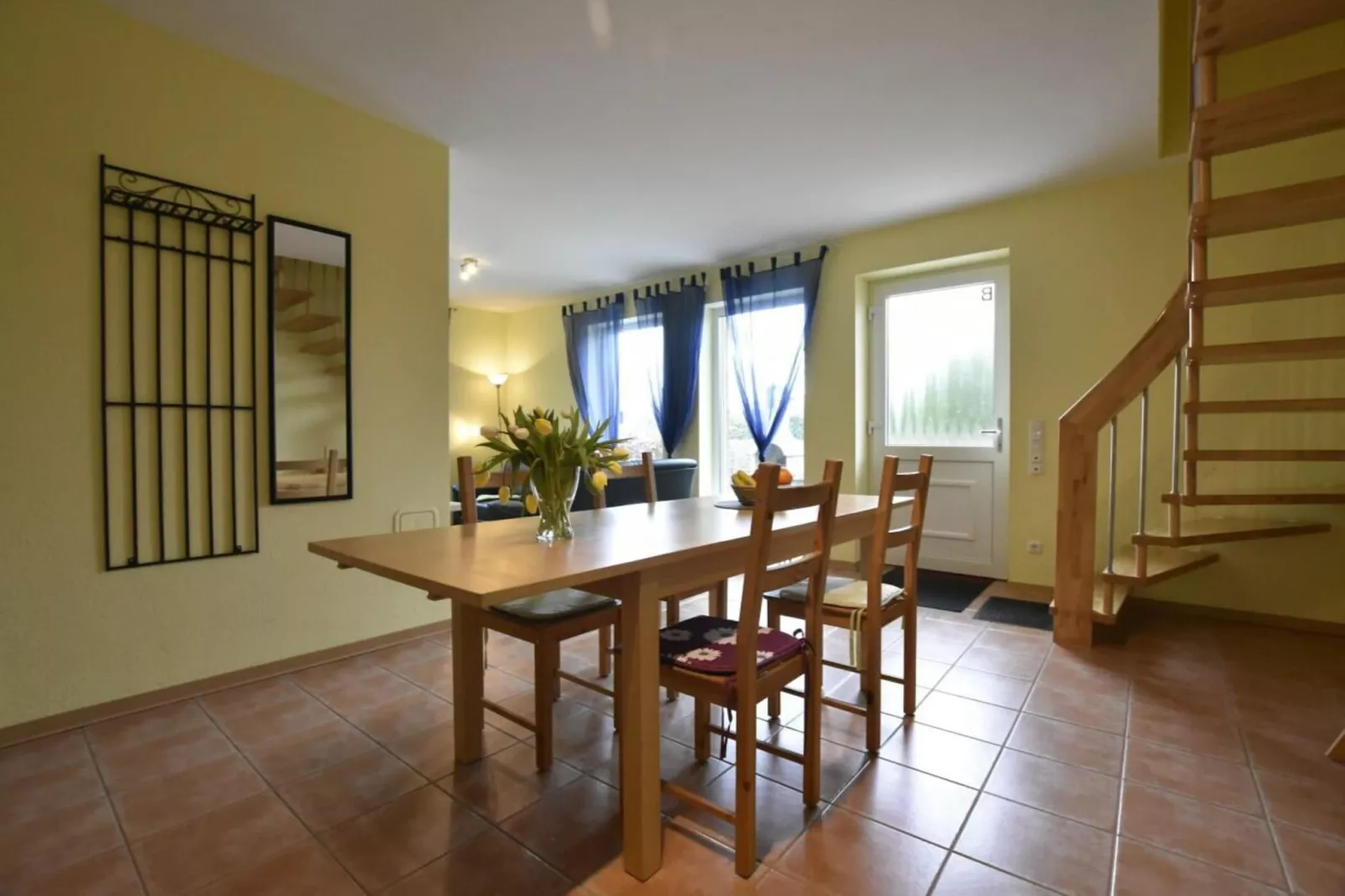 264432-Dining room