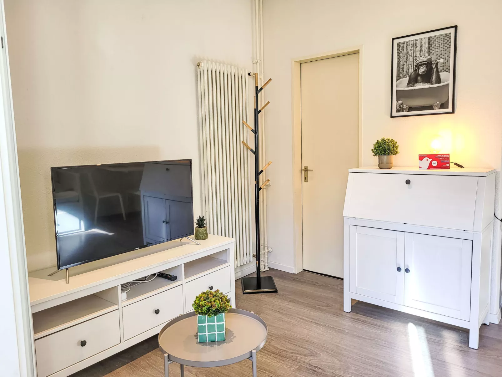 White Locarno Apt.1-Inside