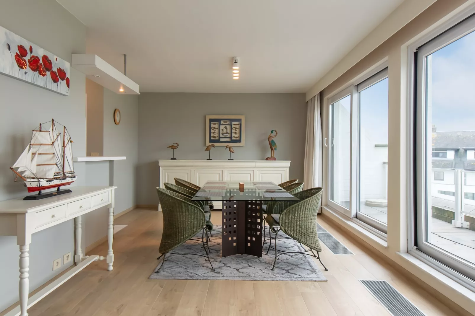 MENTON 22B-Dining room