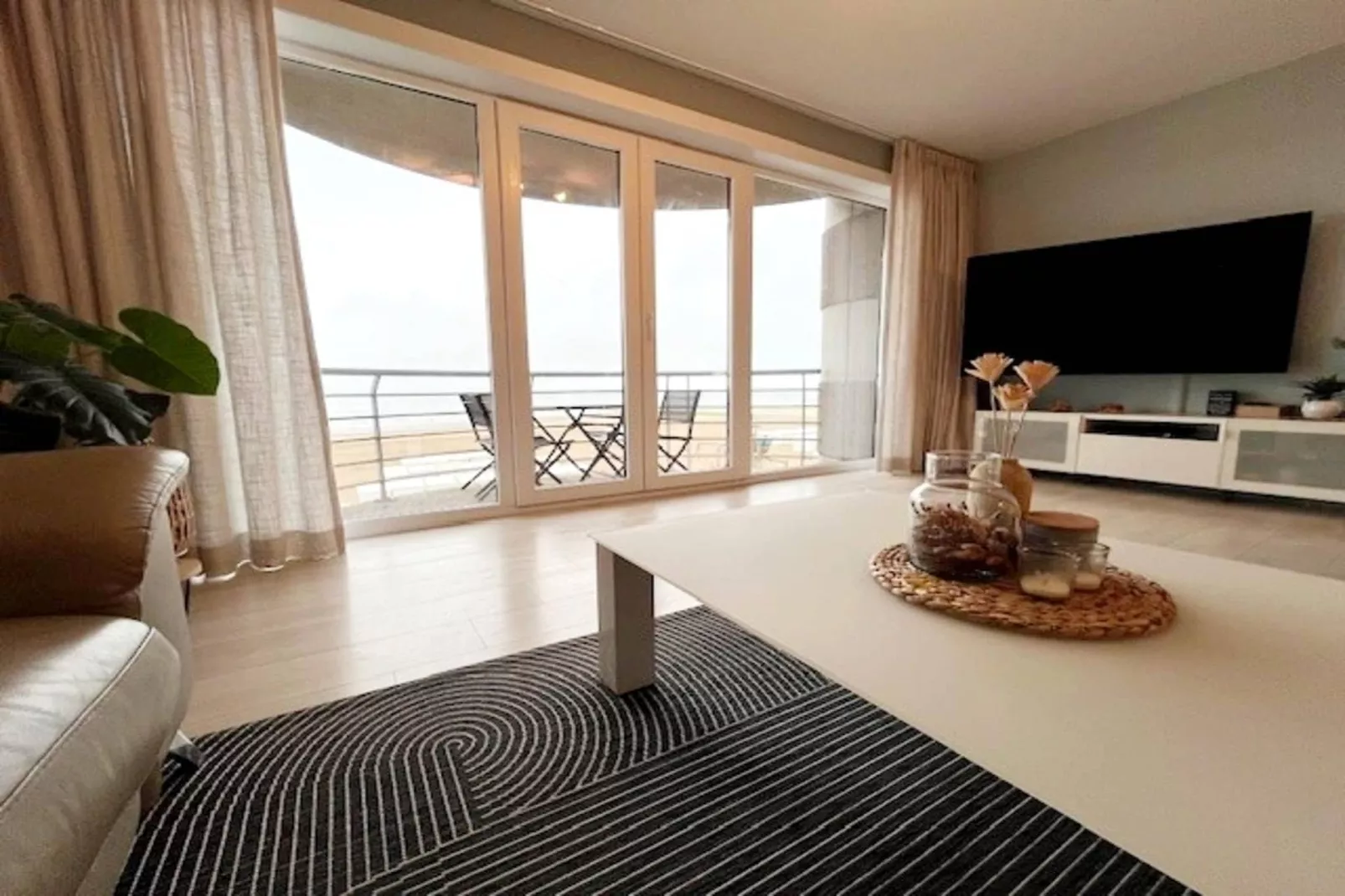 RESIDENTIE MAITE 0301-Living room