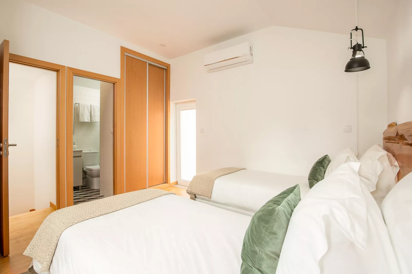 YOUROPO - Cosy 6-Bedroom