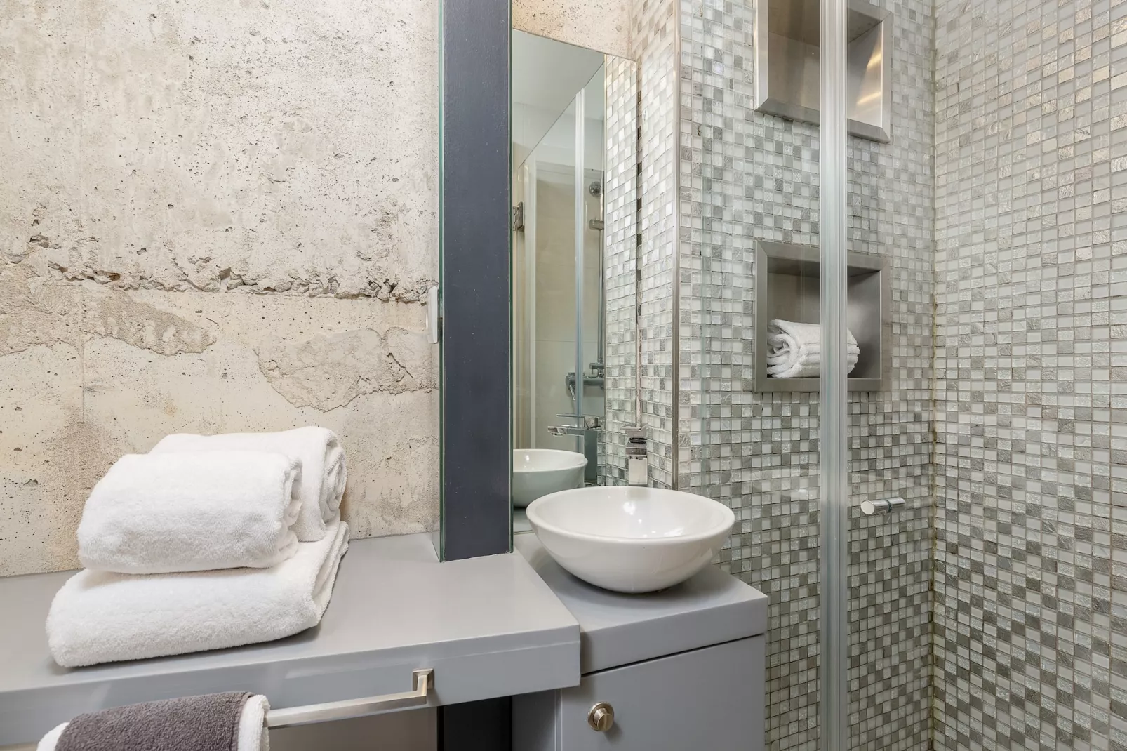 YOUROPO - Ribeira Porto 1-Bathroom