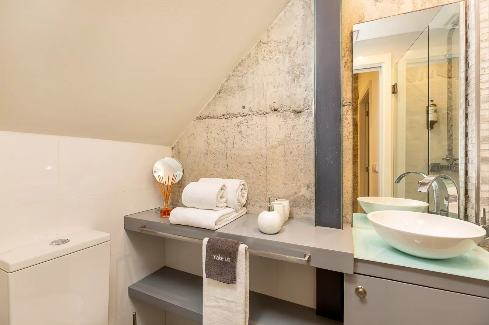 YOUROPO - Ribeira Porto 2-Bathroom