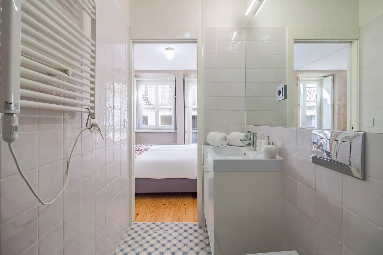 YOUROPO - The Tower 2T-Bathroom