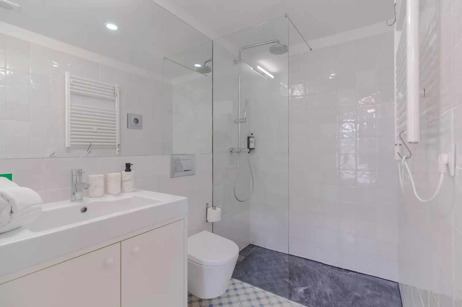 YOUROPO - The Tower 4T-Bathroom