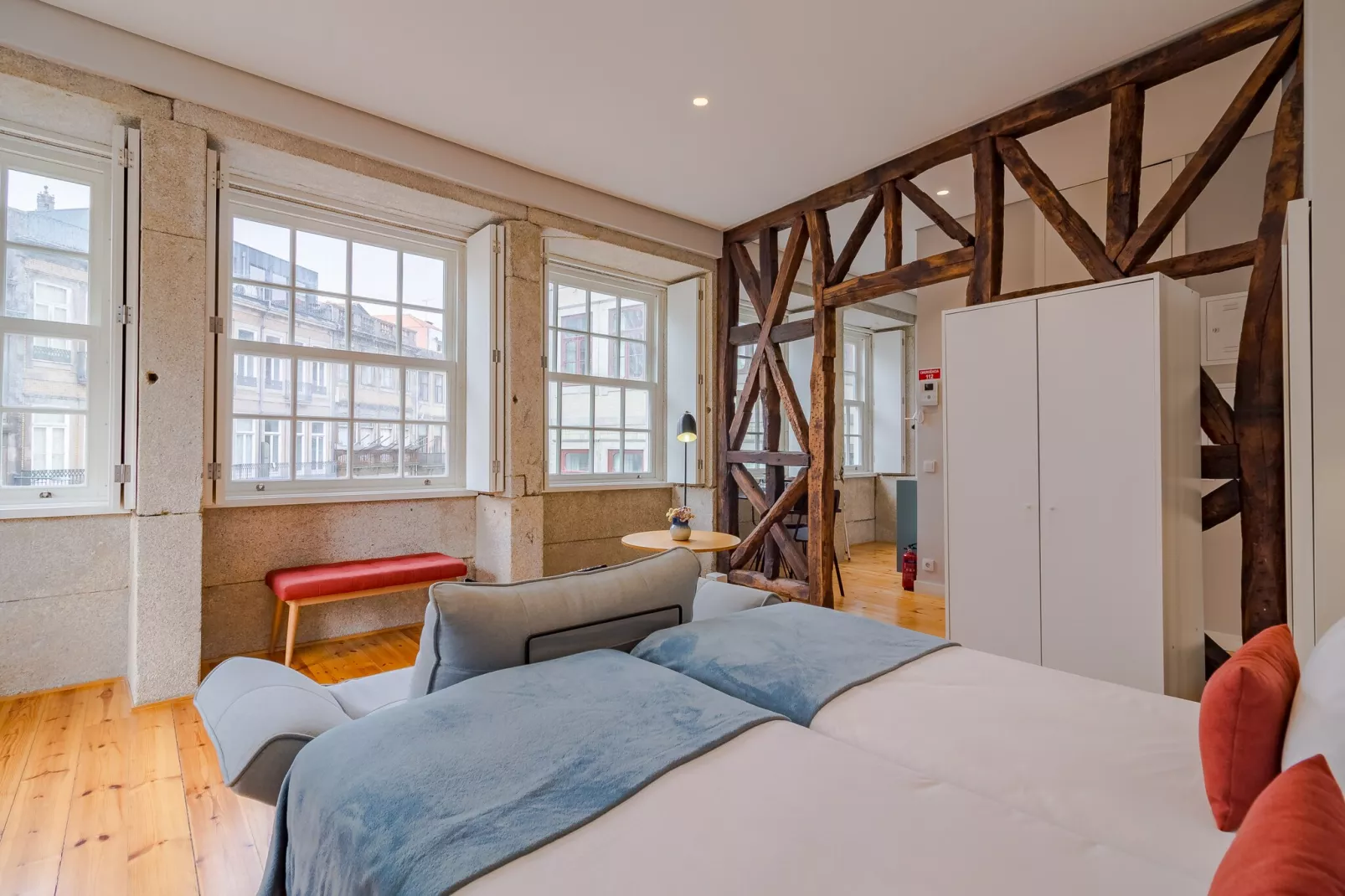 YOUROPO - City Center 3-Bedroom