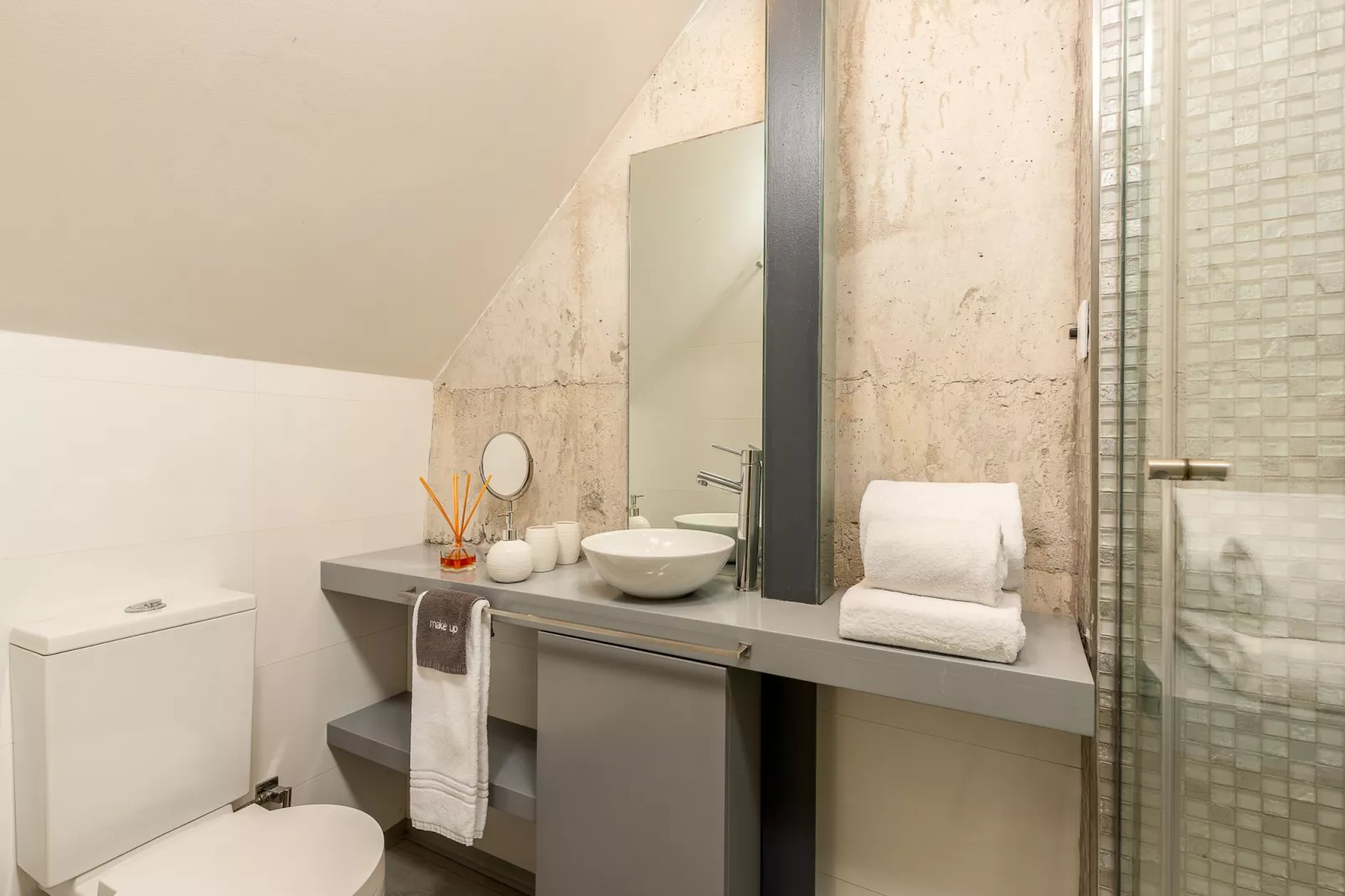 YOUROPO - Ribeira Porto 0-Bathroom