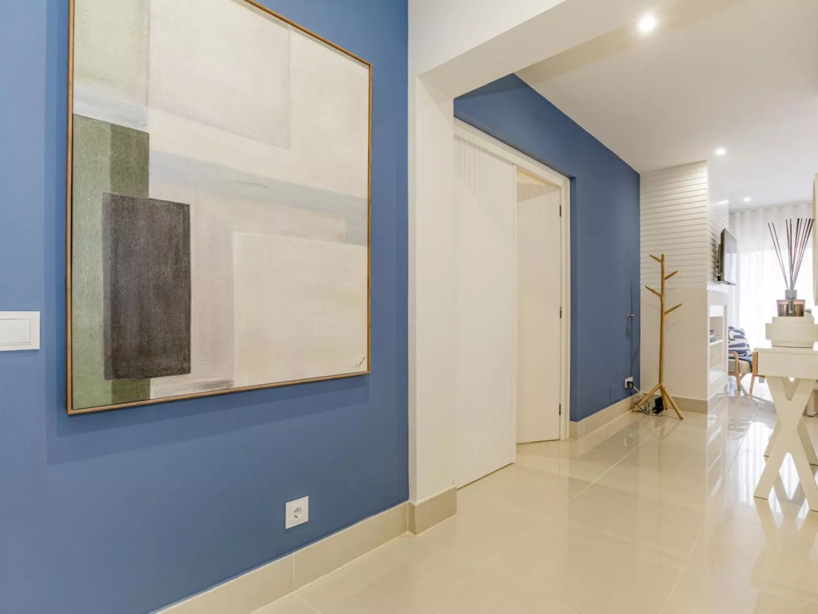 Pine Hills Reva Santuary Modern Elegance-Inside