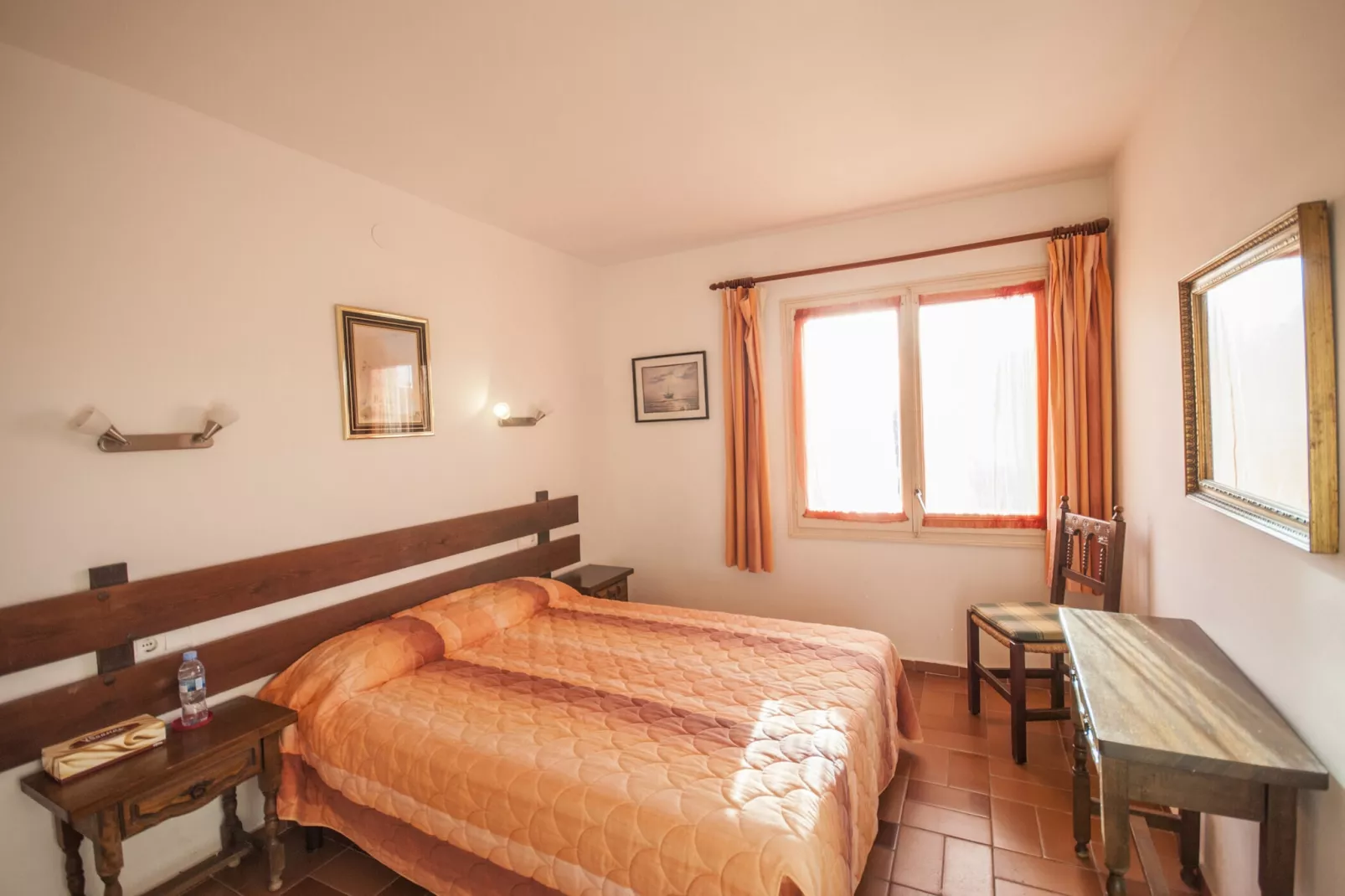 Medas 12-Bedroom