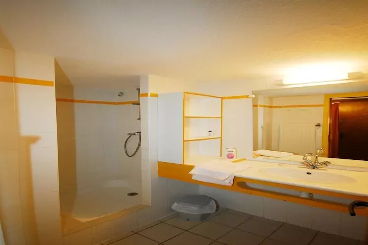 Saint-Julien-Chapteuil - Gîte 2 Pièces 4 Personnes 1  bébé-Bathroom
