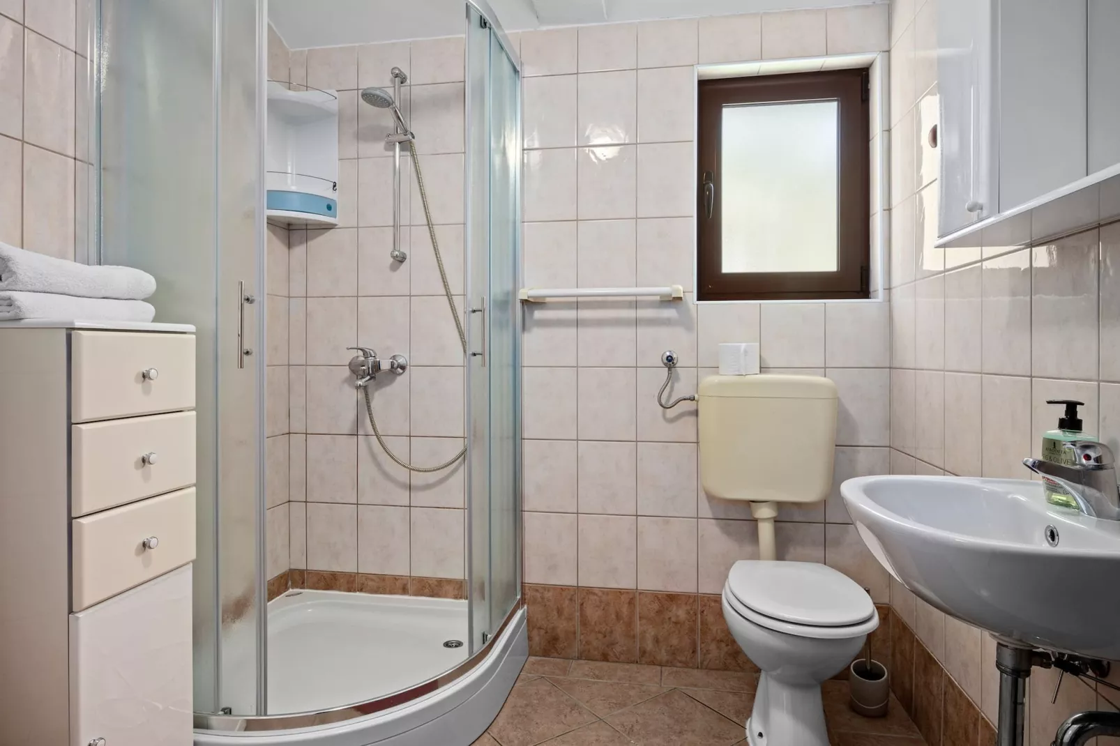 Anamar - Two Bedroom Apartment-Bathroom