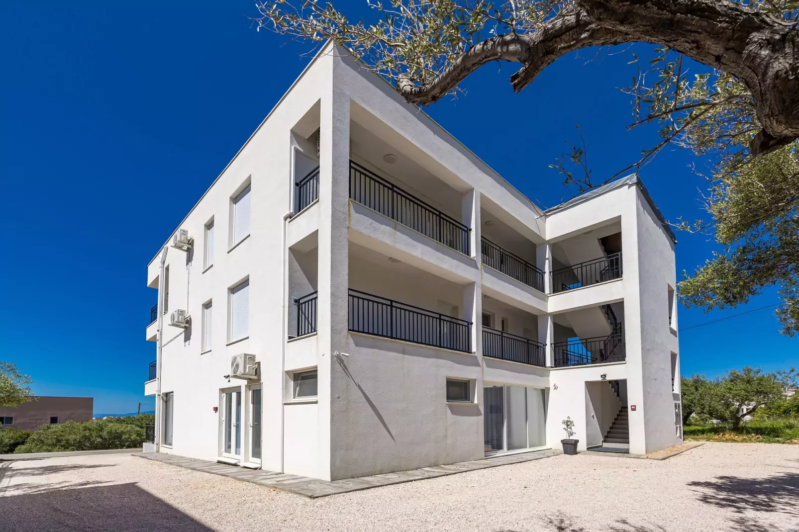 Max - Two Bedroom Apt with Balcony and Sea View-Outdoor