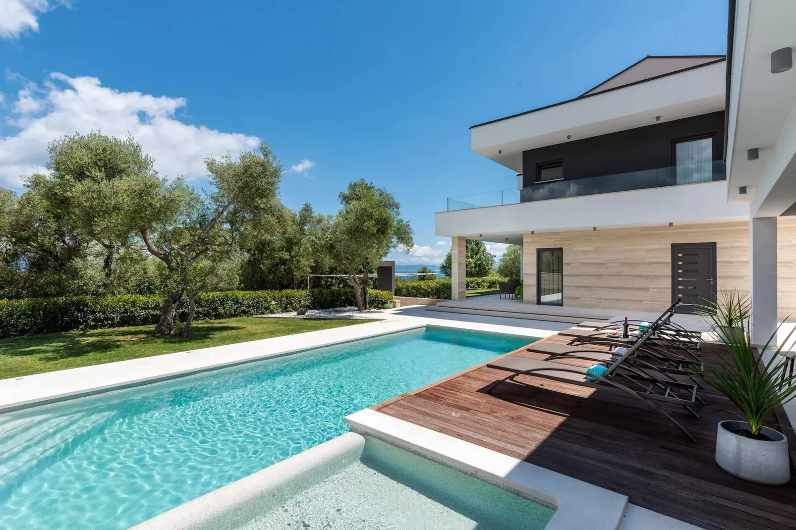 Luxurious Villa Laurea-Pool