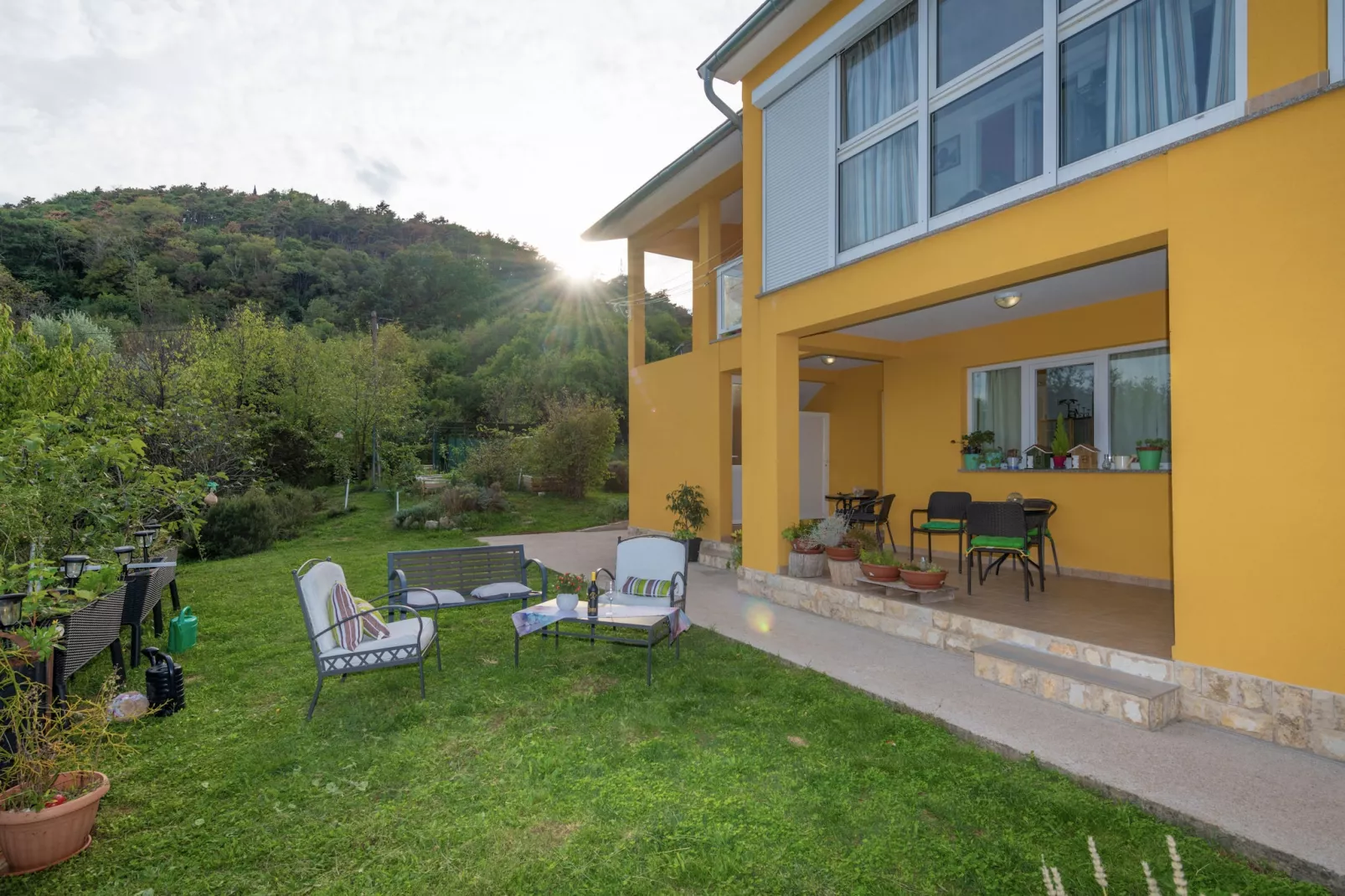 Apartments Indira - Tara - One Bedroom Apartment-Jardin d'été