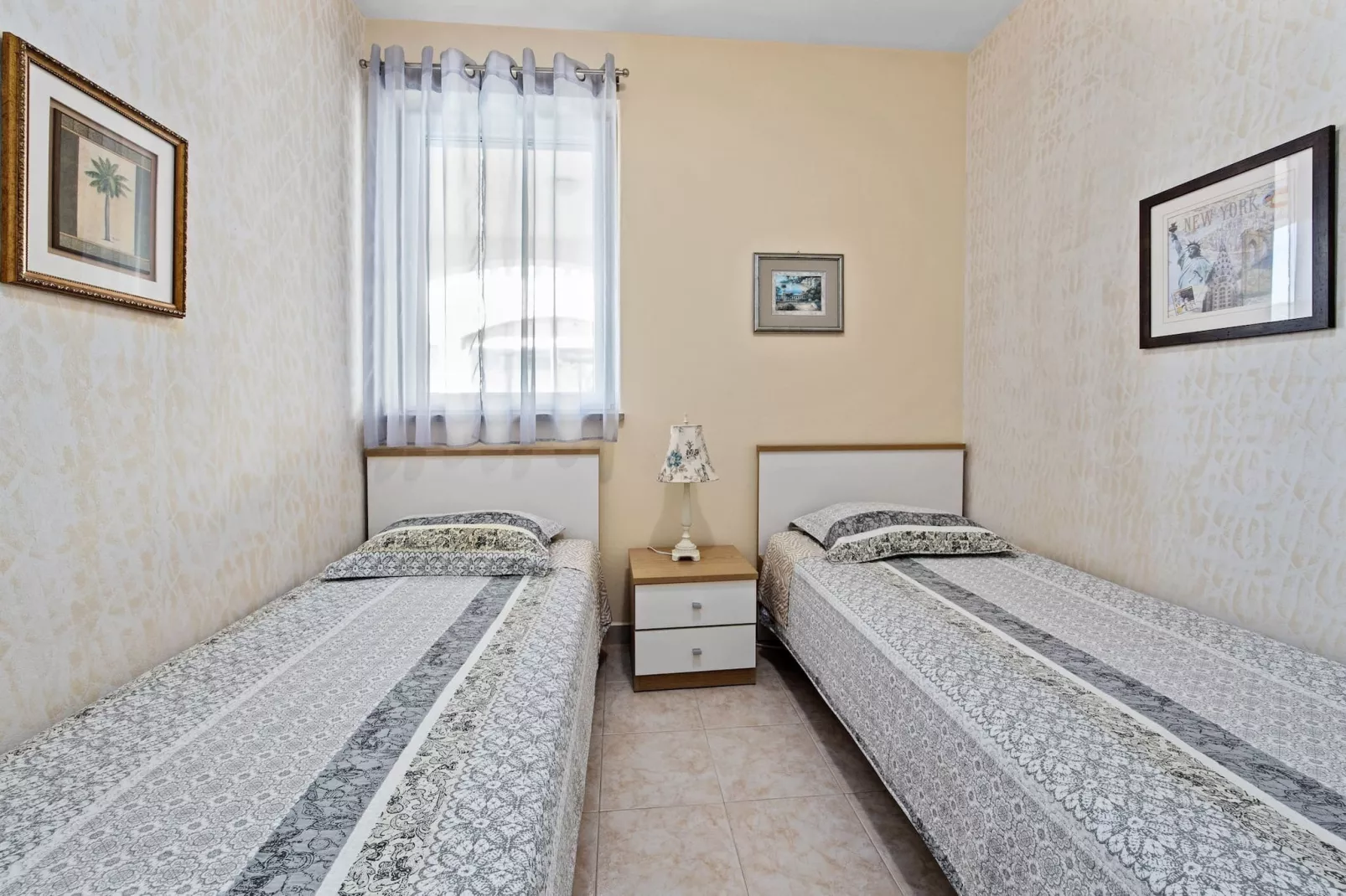 Lady M White - Balcony and Sea View-Bedroom