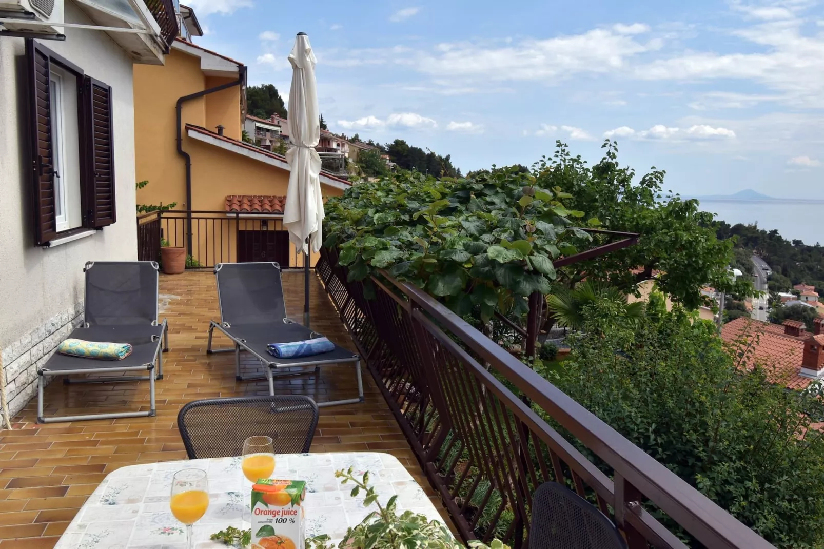 Apartment Neda with Wonderful Sea View-Terrassenbalkon
