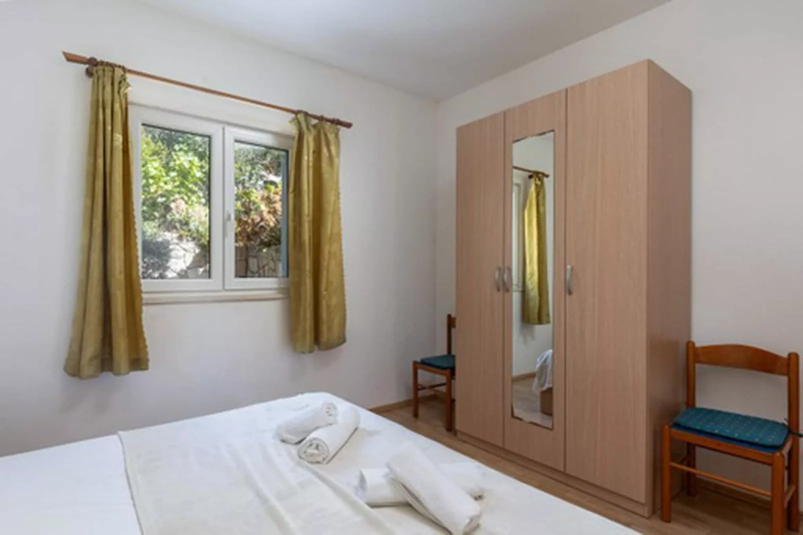 House Rašica - One Bedroom Apartment with Terrace and Sea view (3)-Bedroom