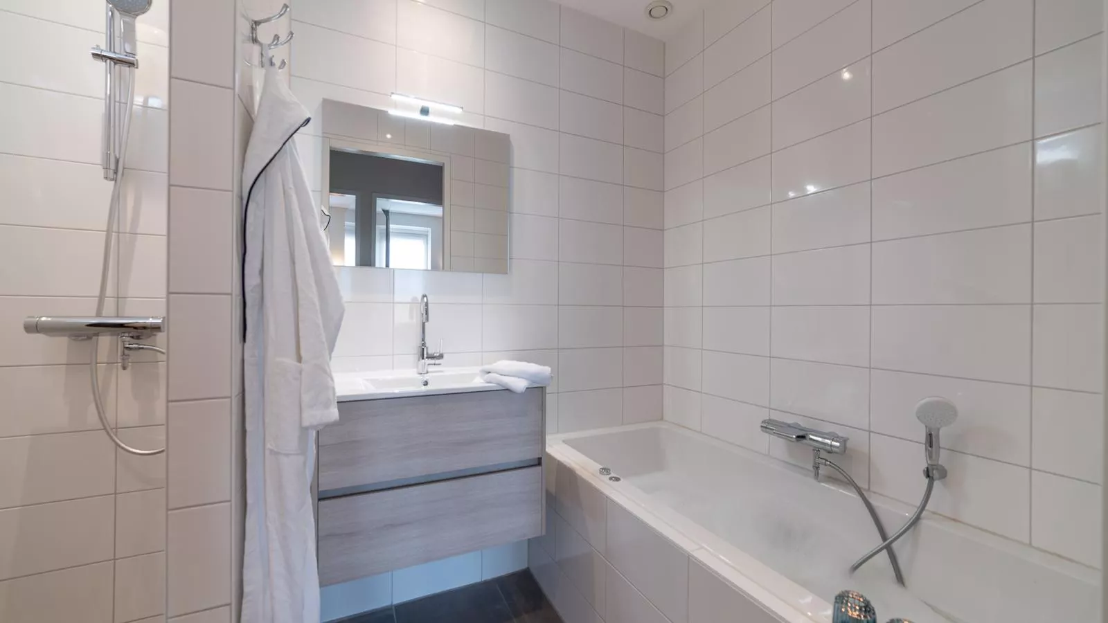 Garden de luxe 27B-Bathroom