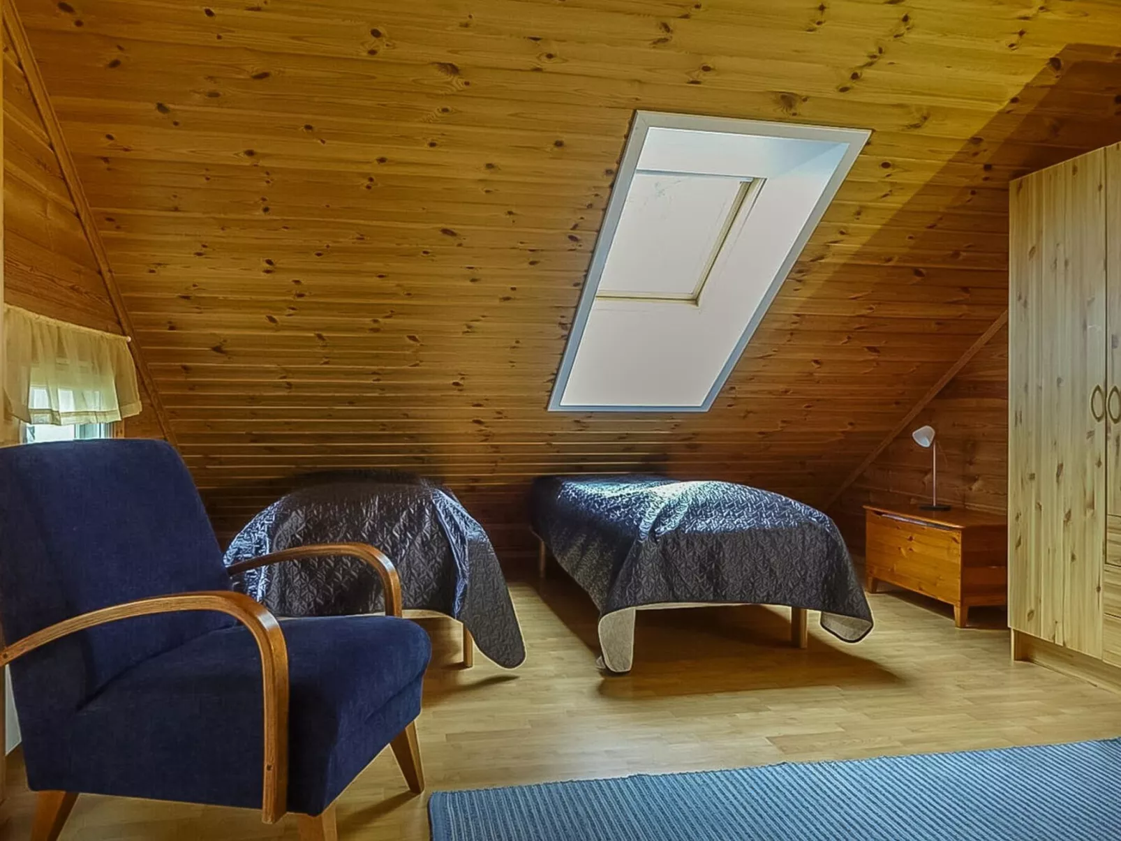 Aallotar kuiskaus-Inside