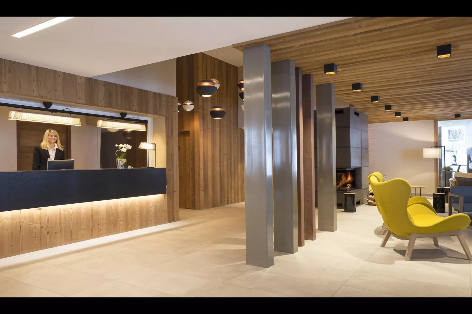 SAISIES-S10M-Reception hall