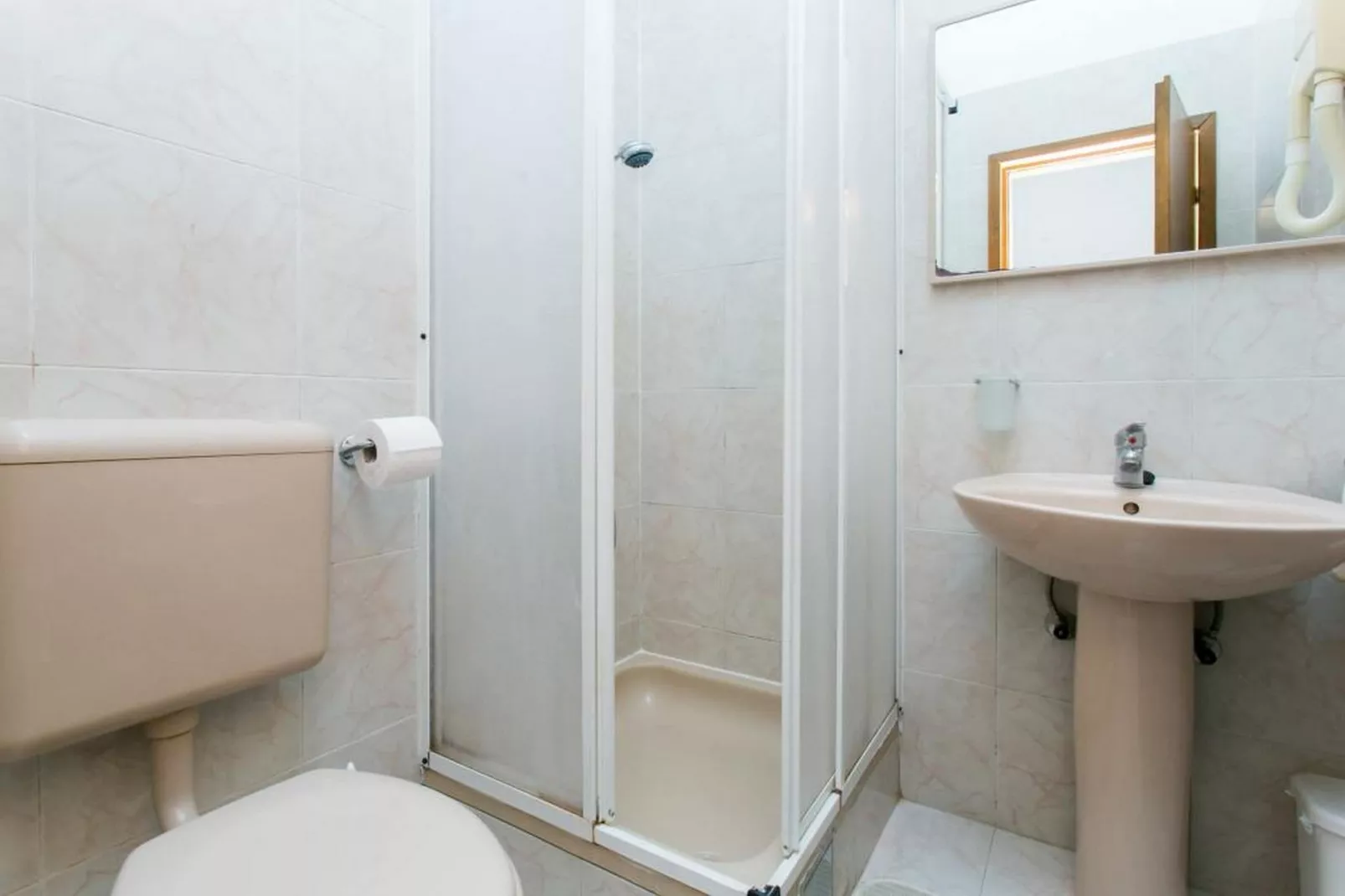 Apartments Elelu - Two-Bedroom Apartment with Terrace-Salle de bain