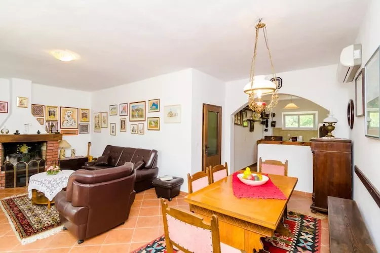 Holiday Home Field of Olives - Two Bedroom Holiday Home with Terrace-Esszimmer