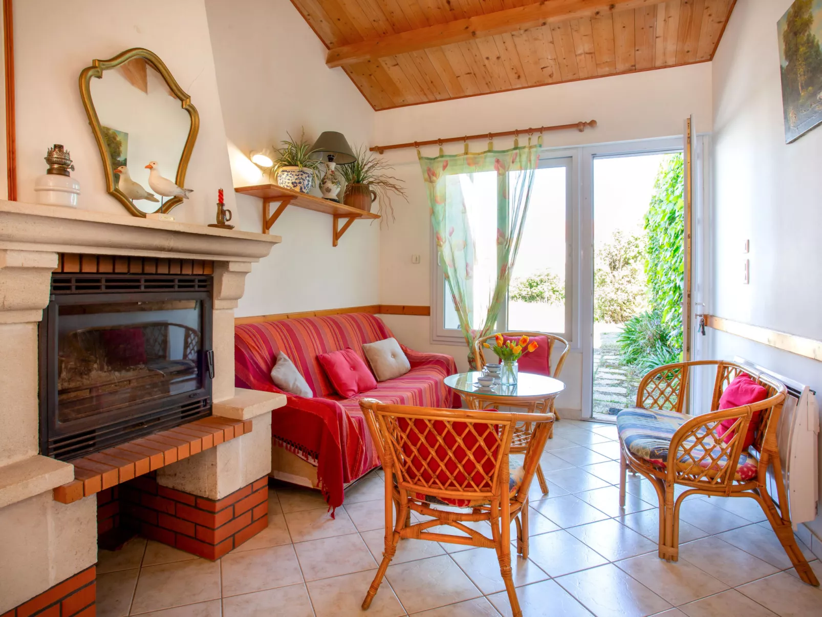 La Mouette Rieuse-Inside