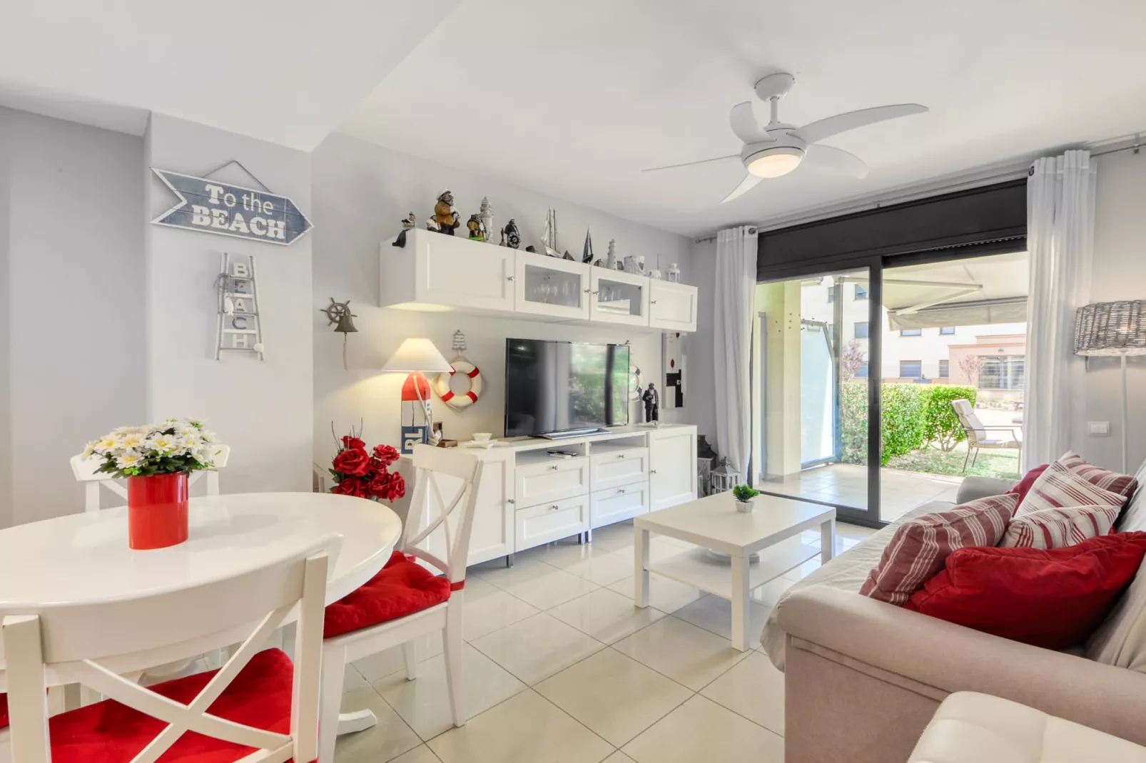 MILENI 2 4 Bjs 2 Roses-Living room