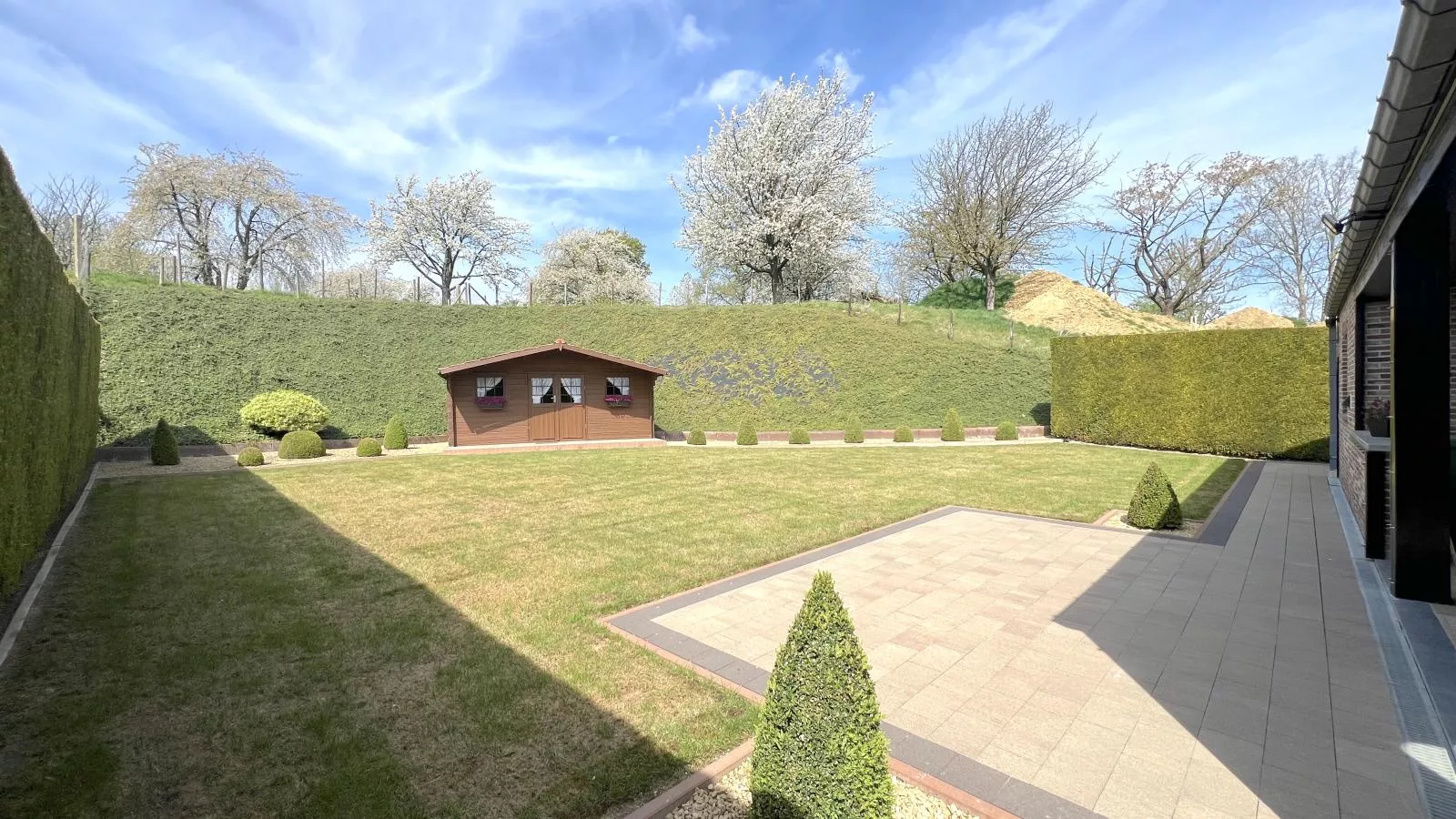 Hesbein-Jardin d'été