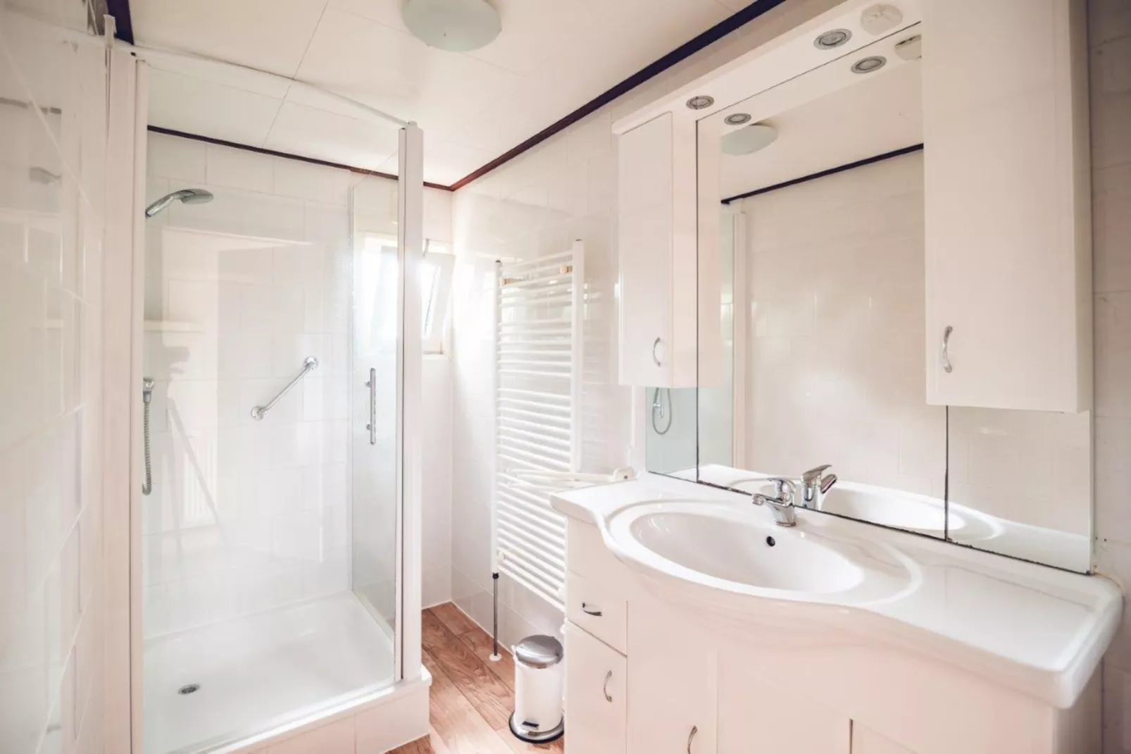 Bungalow Chalet+ | 2 - 6 people-Bathroom
