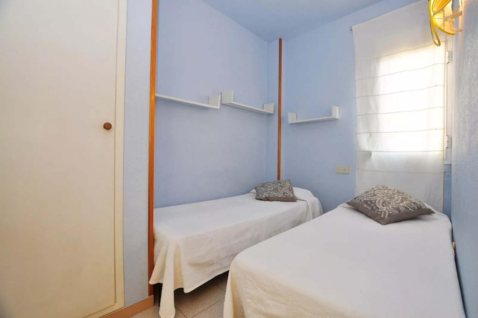 1049 MEDITERRANI vista Piscina-Schlafzimmer