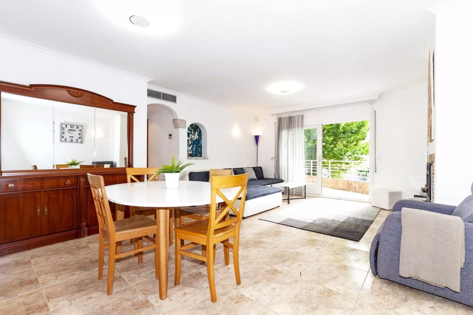 1232 GAUDI 100m PLAYA-Esszimmer