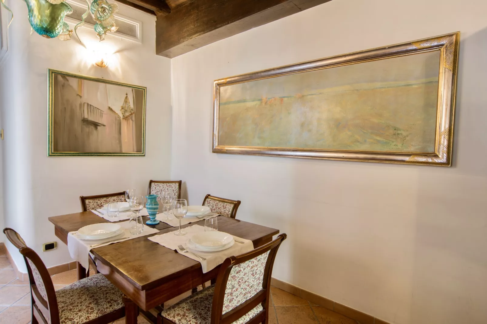 Trevi Fountain Apartment-Dining room