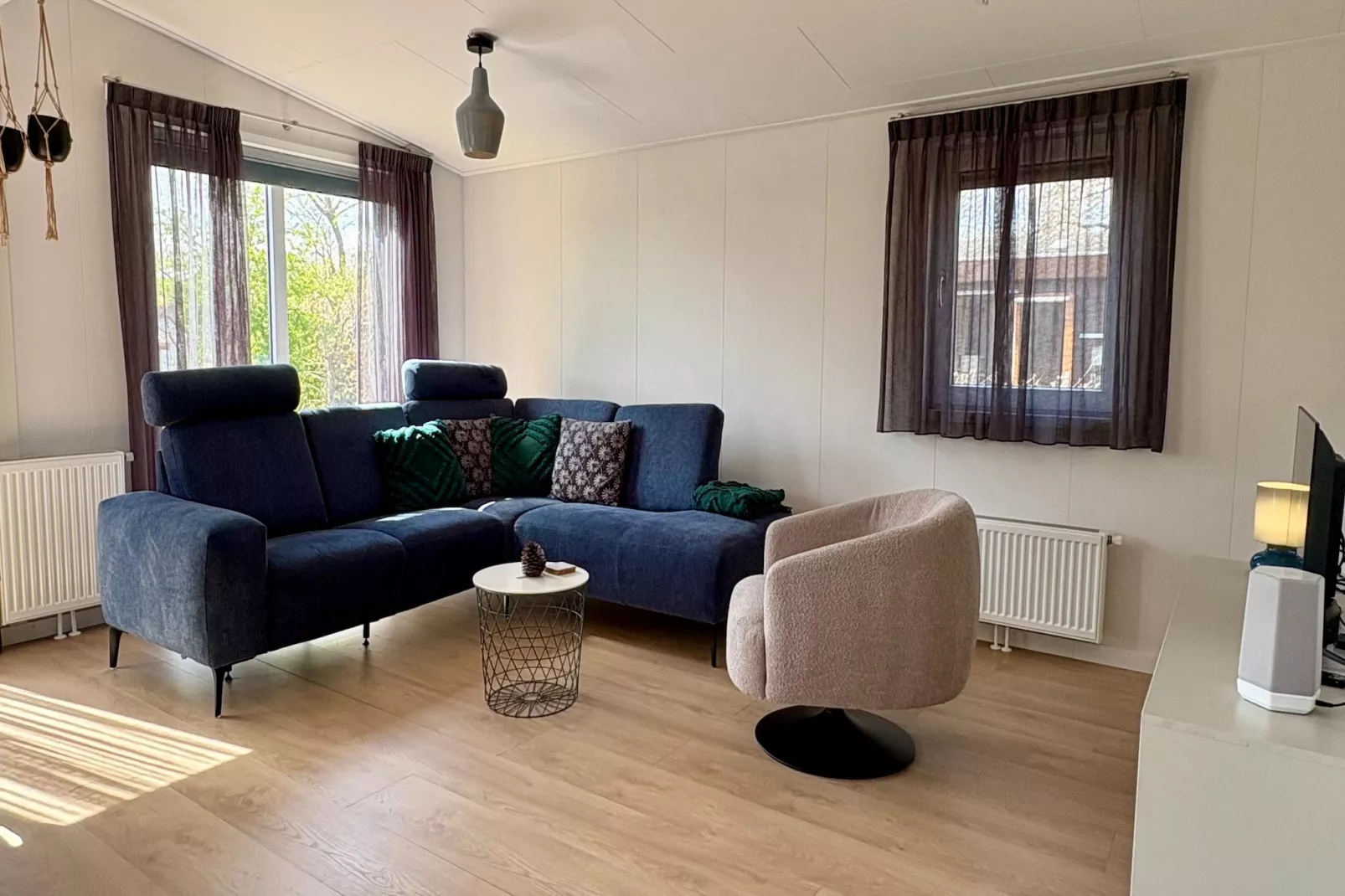 Campanula 227-Living room