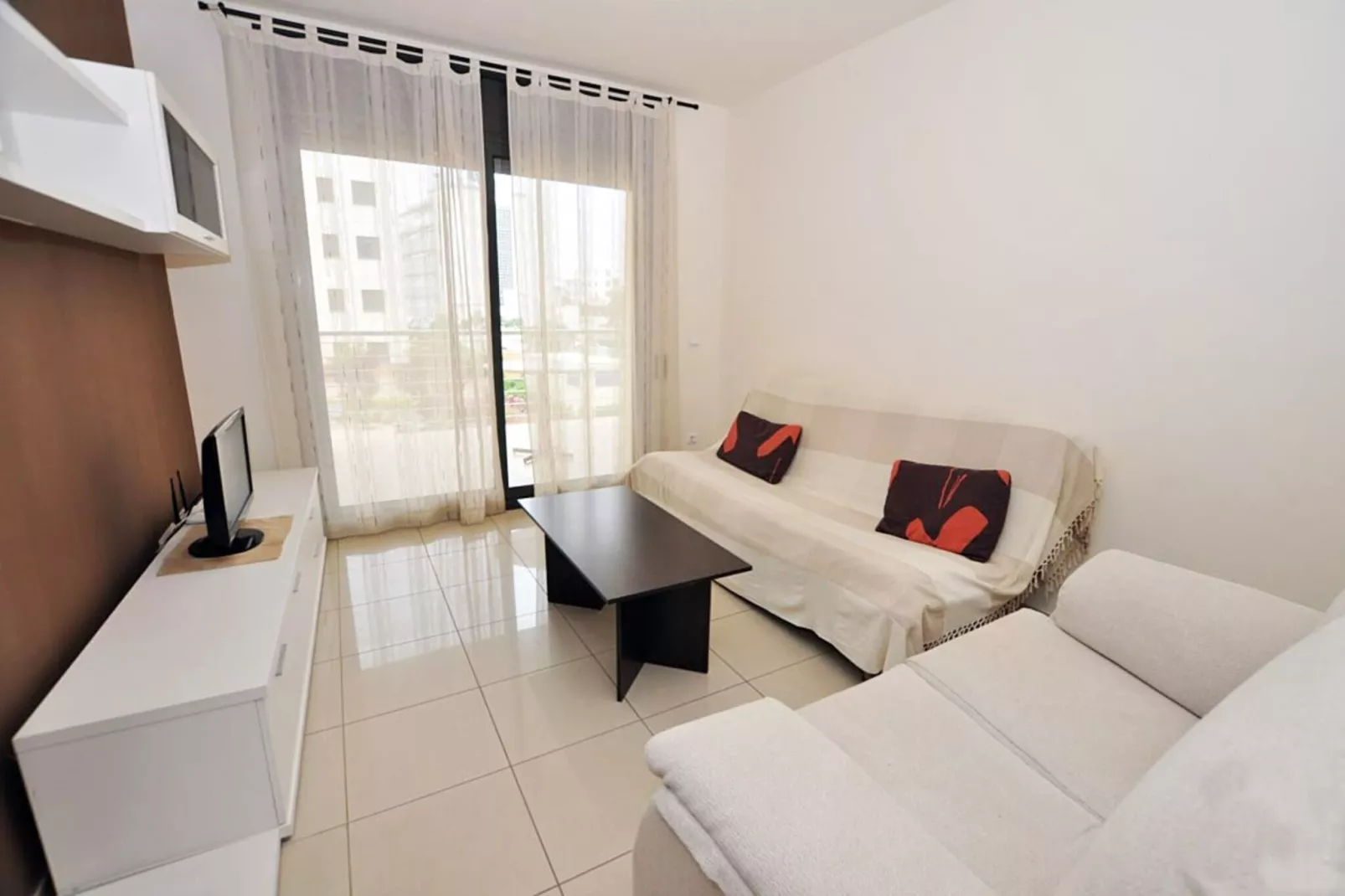 1006 MILENI 50m Playa-Salon