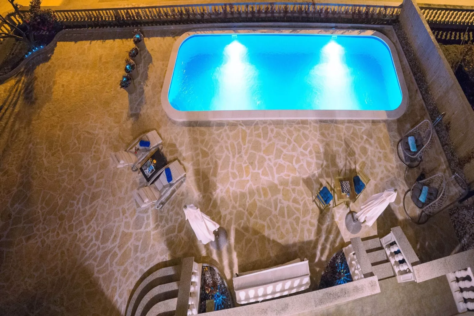 Apartments Nikol - two bedroom apartment A6-Schwimmbad