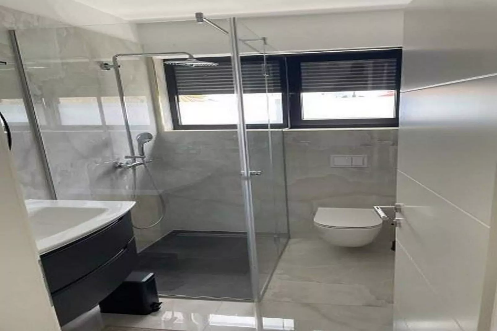 Apartments Marvi - one bedroom apartment (Left)-Badezimmer
