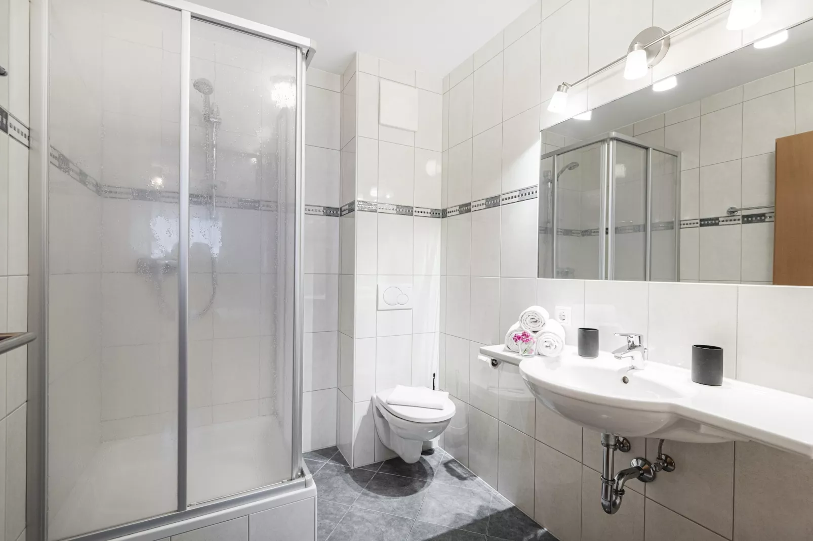 Comfort three-bedroom apartment – HO3C-Bathroom